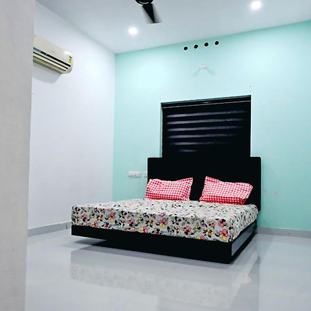 דירות Chottanikara Elamkulam Penthouse - 3Bhk Ac With Kitchen - Kochi מראה חיצוני תמונה
