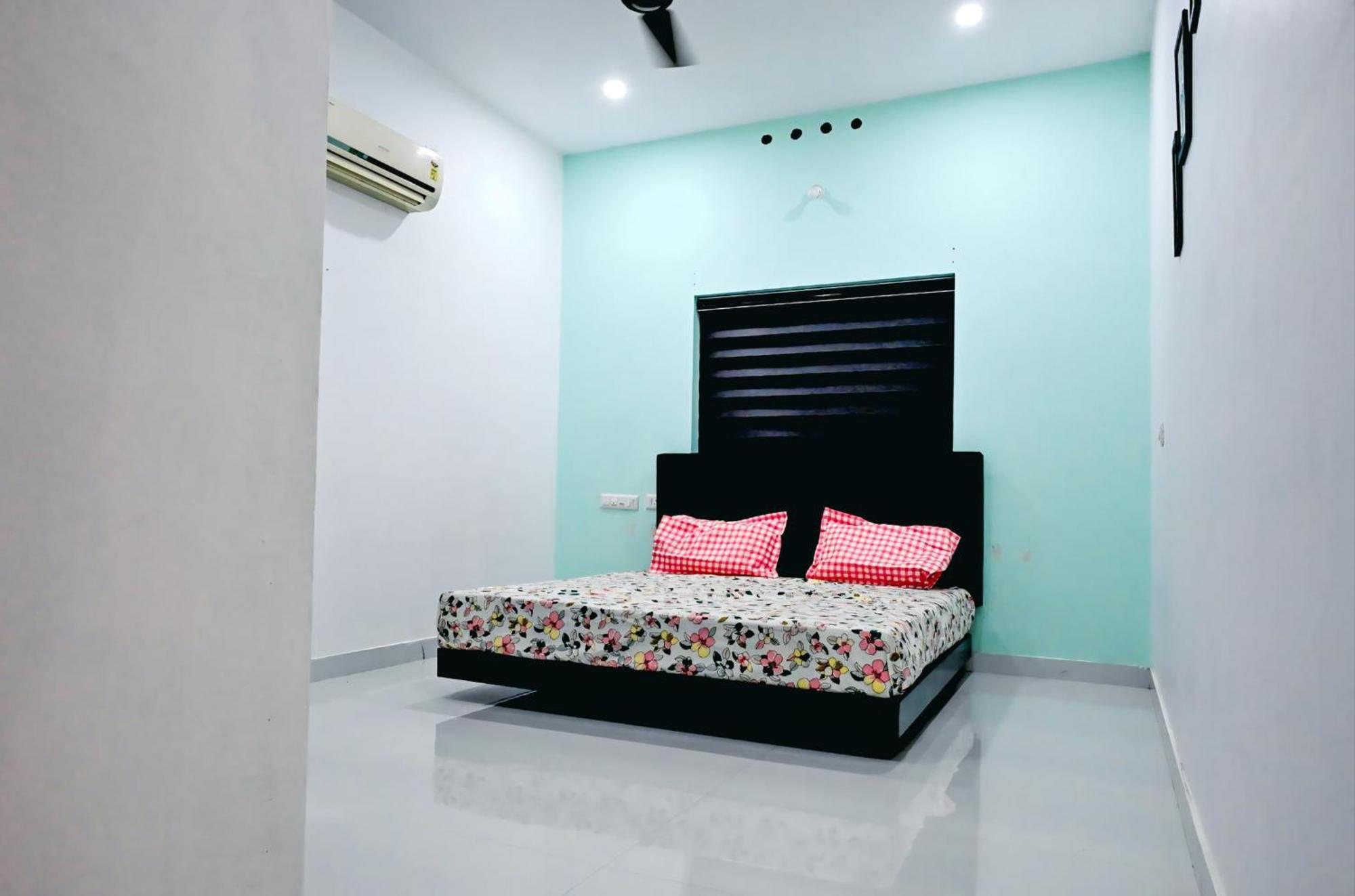 דירות Chottanikara Elamkulam Penthouse - 3Bhk Ac With Kitchen - Kochi מראה חיצוני תמונה