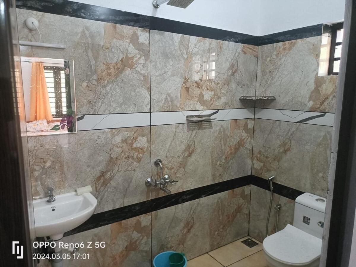 דירות Chottanikara Elamkulam Penthouse - 3Bhk Ac With Kitchen - Kochi מראה חיצוני תמונה